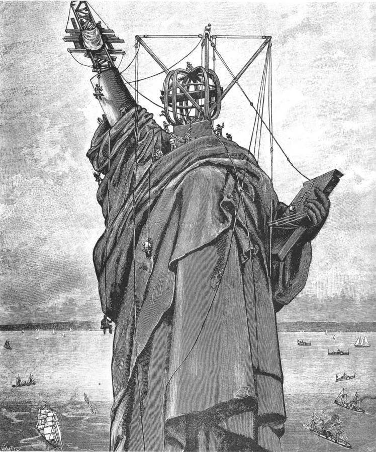1886 23 octobre L-Illustration La Statue de la Liberte a New York.jpg